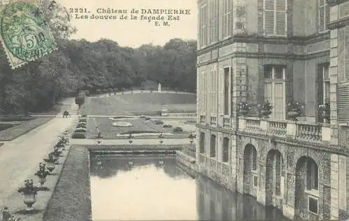 France CPA Postcard Chateau de Dampierre les douves de la facade Est