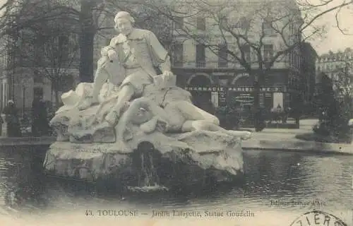France CPA Postcard  Toulouse Jardin Lafayette Statue Goudelin