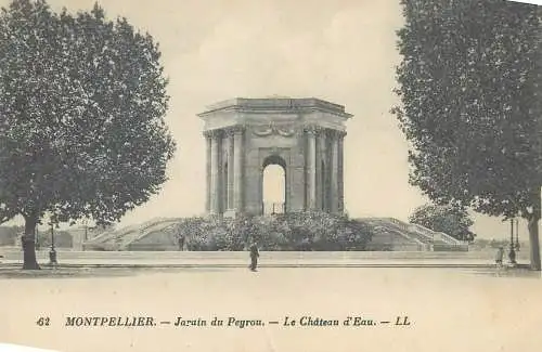 CPA Postcard France Montpellier Jardin du Peyrou Le Chateau d'Eau