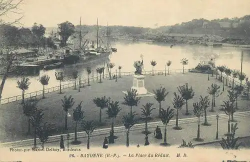 CPA Postcard France Bayonne La Place du Redut port vue generale