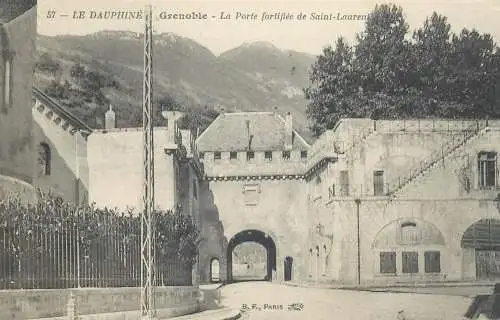 CPA Postcard France Grenoble Le Dauphine la Porte fortifiee de Saint Laurent