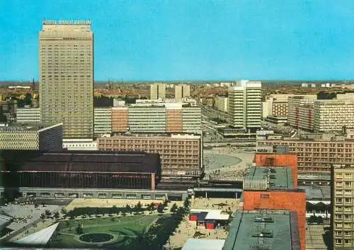 Postcard Germany Berlin Haputstadt der DDR Zentrum general view