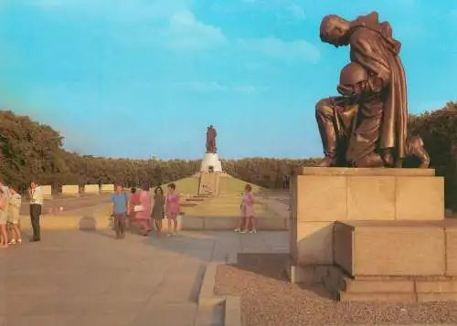 Postcard Germany Berlin Haputstadt der DDR Treptow Park Soviet Memorial