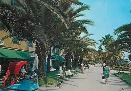 Postcard Italy Varazze the charming promenade 1979