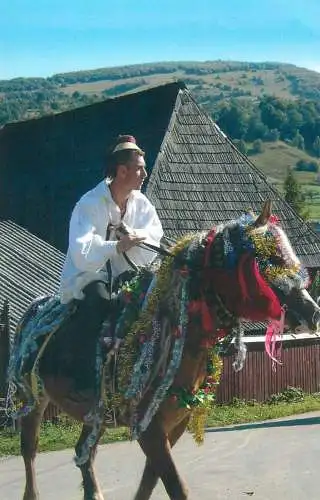 Romania Postcard Calaret din Poienile Izei imbracat in costum traditional