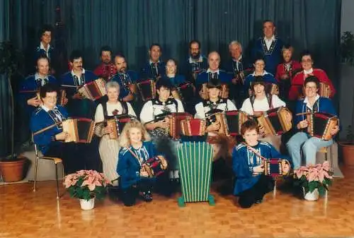 Postcard Schwyzerorgeli Grossformation "Jaissbarg" music band group photo typical uniform costumes