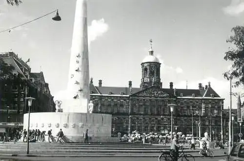 Postcard Netherlands Amsterdam national monument and the Royal Palace