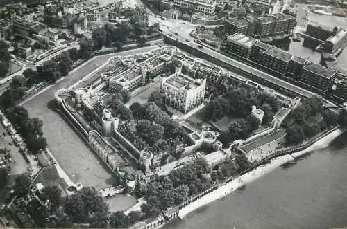 Postcard United Kingdom > England > London Tower of London aerial