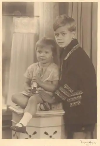 Merry Christmas greetings 1926 Postcard children types young boy and girl brothers Wilhelm Pleyer portrait photo