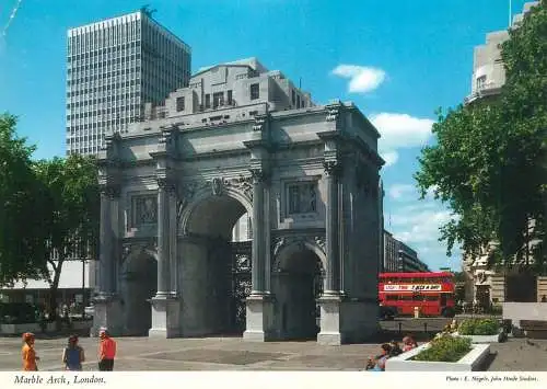 Postcard United Kingdom > England London Marble Arch bus 1969