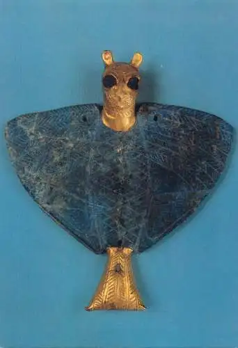 Postcard artefacts Lowenkopfiger Adler aus Mari am Euphrat Damascus museum
