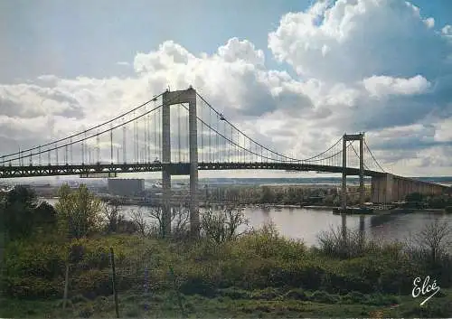 Postcard France  Gironde > Bordeaux new suspended bridge over Garonne 1968