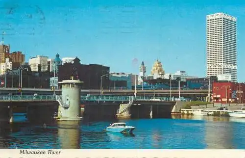 Postcard United States > WI - Wisconsin > Milwaukee river