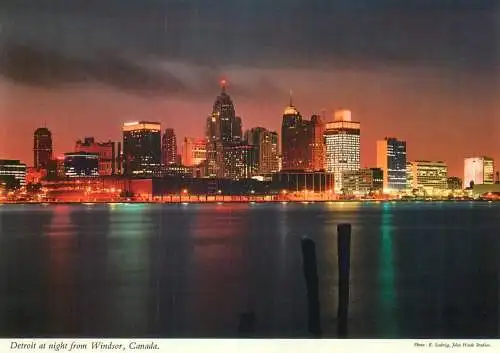 Postcard Canada > Ontario > Windsor Detroit at night from Windsor