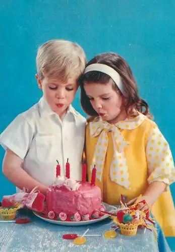 Postcard children scenes children elegant innocence eating cake birthday Italy