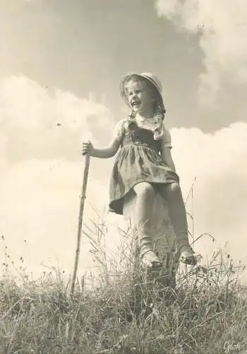 Postcard children scenes Belgium Germany Munchen girl smiling in the field hat