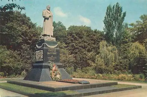 Postcard Ukraine Kiev monument to Gen. N. Vatutin