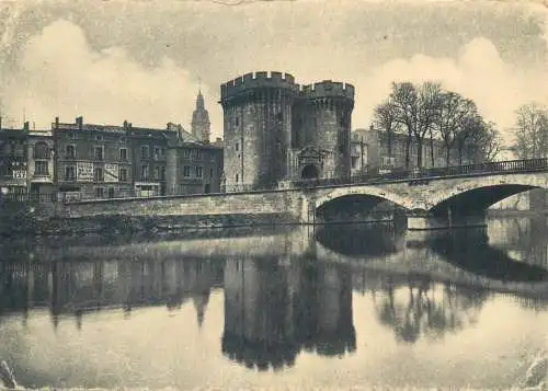 Postcard France Verdun porte et pont Chaussee fort