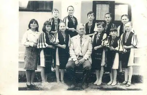 Real photo 9x14 cm teacher Toma Dumitru Romania school children folk costumes social history r