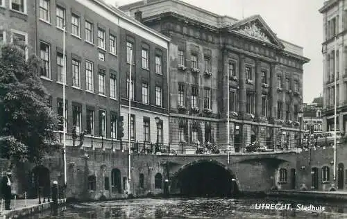 Postcard Netherlands Utrecht facade and bridge