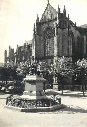 Postcards France Finistère > Quimper Place Saint Corentin Statue du Docteur Laennec