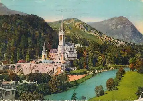 Postcard France Hautes Pyrénées > Lourdes la basilique et le Gave 1954