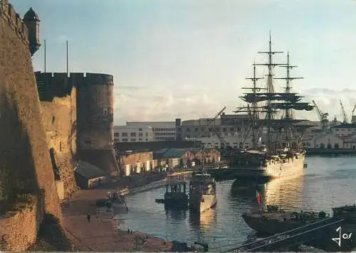 Postcard France Brest vessel school Americo-Vespuci in the harbour