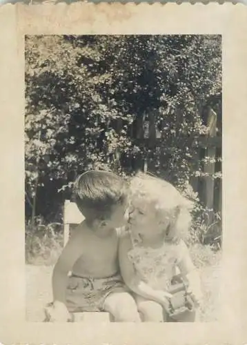 Photo ca. 9 x 12 cm social history children joy beauty