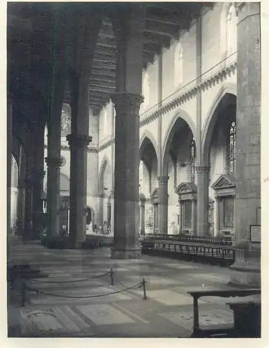 Photo ca. 9 x 12 cm social history Italy church interior possibly Florence Santa Croce