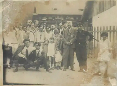 Photo ca. 9 x 12 cm social history Romania Brezoiu 1929 family group