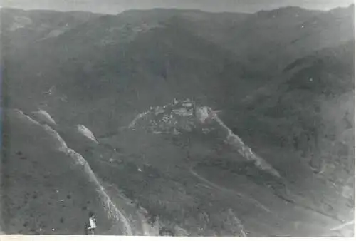 Photo ca. 9 x 12 cm social history Romania 1967 Leta hiking citadel landscape
