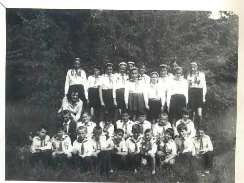 Photo ca. 9 x 12 cm school pioneer communism uniform group photo class nature