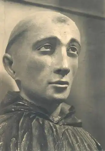 Saint statuette Fribourg photo Benedikt Rast