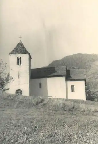 Scenic photo with church