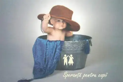 Organizatia "Speranta pentru copii" 2014 calendar Postcard children types young baby with huge hat funny photo