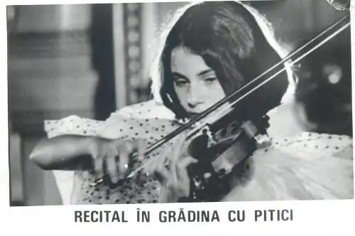 Cinema history film actors movie scene photo ca. 12 x 17 cm Romania dwarf garden recital