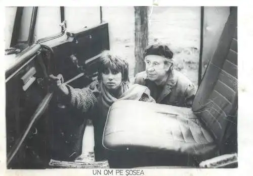 Cinema history film actors movie scene photo ca. 12 x 17 cm Romania a man on the road