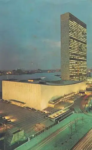 Postcard USA New York United Nations HQ nocturnal aspect