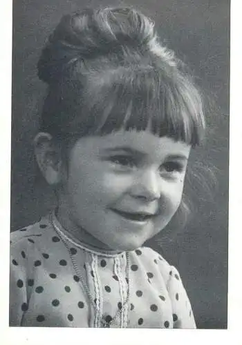 Children portraits ( trimmed damage postcard ) OOMS girl with smile and necklace coiffure