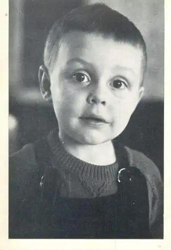 Children portraits ( trimmed damage postcard ) overall suit