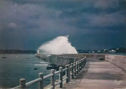Postcard France Cote d'Emeraude Saint Malo Cite Corsaire Tempete sur le Mole des Noires
