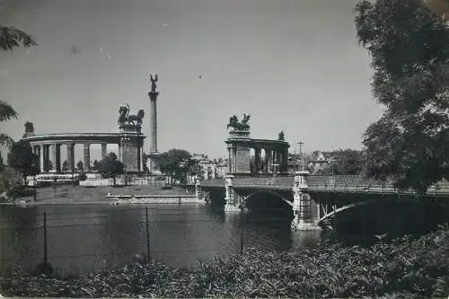 Postcard Hungary Budapest Millennium monument and the pond in the Municipal Park view