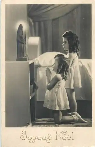 Joyeux Noel greetings Postcard praying young girls children types