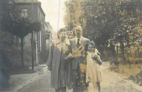 Photo format 6 x 9 cm social history family group photo