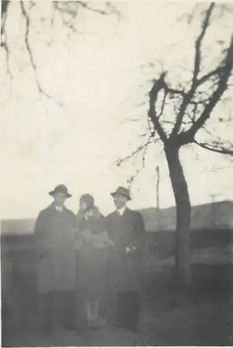 Photo format 6 x 9 cm social history elegance mobster suit photo hat
