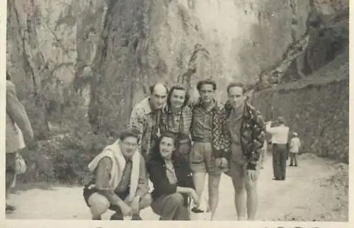 Photo format 6 x 9 cm social history 1955 hiking group