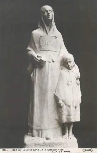 Postcard Sculptures Musee du Luxembourg A.A. Cordonnier sur le pave