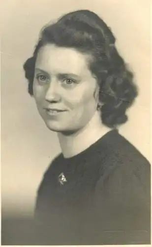 social history Post card elegant woman 1944 portrait real photo