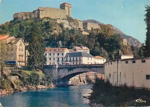 France postcard Hautes Pyrenees Lourdes chateau fort et le pont St. Michel 1976