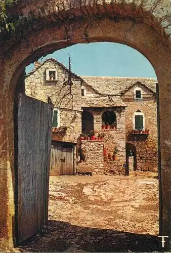 France postcard Causse Noir portail de ferme 1982